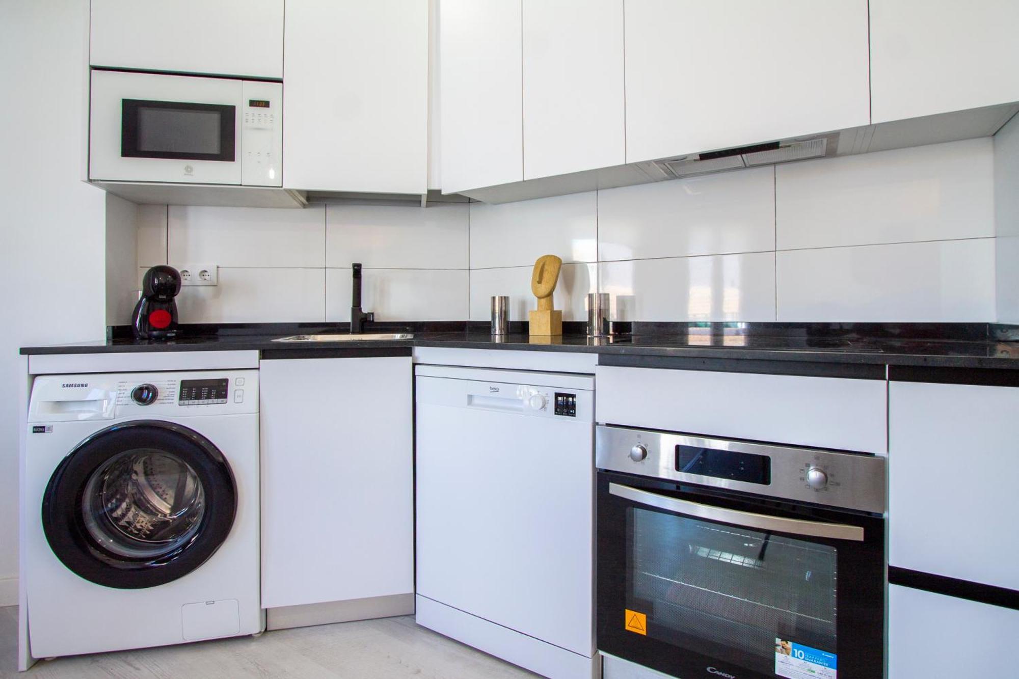 מדריד Apartamentos Cuatro Caminos מראה חיצוני תמונה